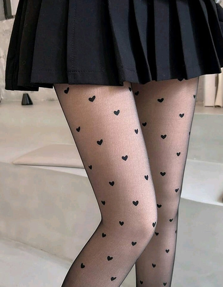 Pantimedias con pequeño patrón de corazón
