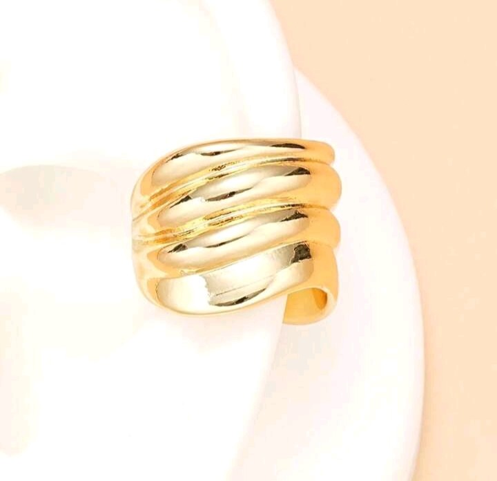 Abrazadera de oreja "Bold Glam"