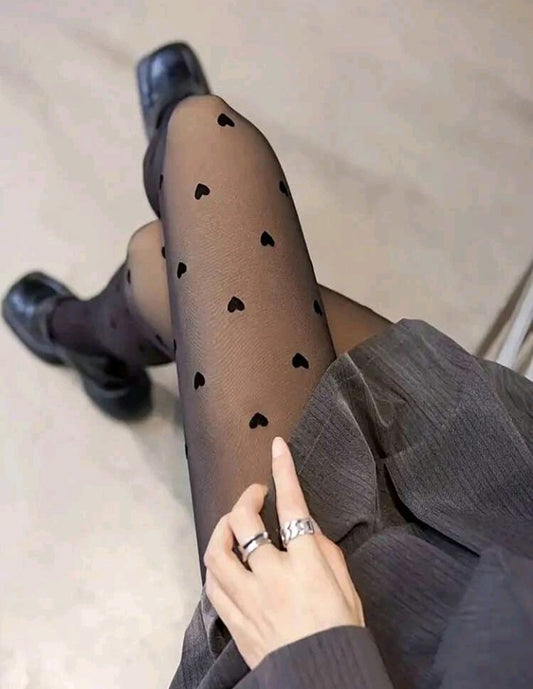 Pantimedias con pequeño patrón de corazón